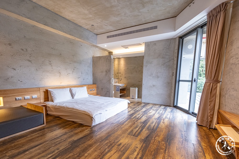 南投魚池住宿|日月潭山慕藝旅 Sun Moon Inn-質感清水模.陽光綠植.還有療癒超美的天井大廳