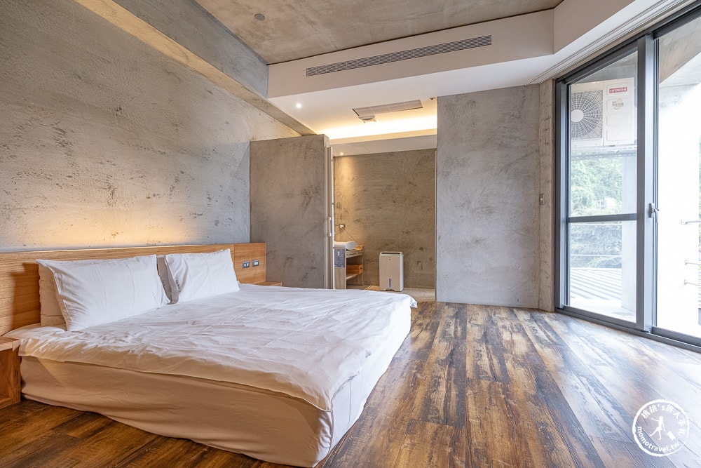 南投魚池住宿|日月潭山慕藝旅 Sun Moon Inn-質感清水模.陽光綠植.還有療癒超美的天井大廳