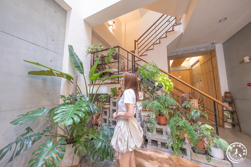 南投魚池住宿|日月潭山慕藝旅 Sun Moon Inn-質感清水模.陽光綠植.還有療癒超美的天井大廳