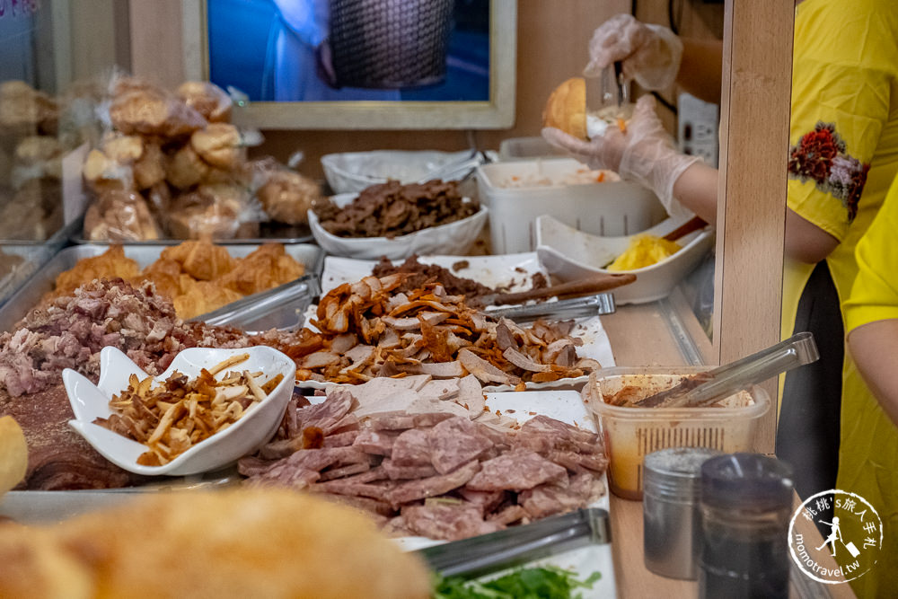台中中區美食》台中越南法國麵包工藝│超人氣排隊法國夾心麵包.菜單價格.台中第二市場.天天饅頭旁
