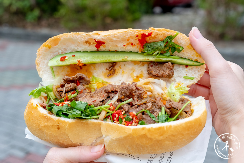 台中中區美食》台中越南法國麵包工藝│超人氣排隊法國夾心麵包.菜單價格.台中第二市場.天天饅頭旁