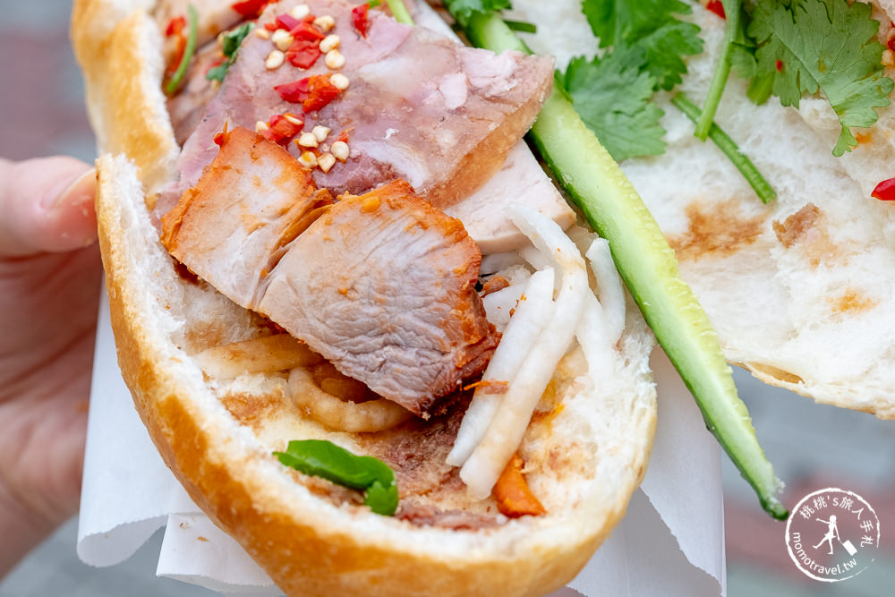 台中中區美食》台中越南法國麵包工藝│超人氣排隊法國夾心麵包.菜單價格.台中第二市場.天天饅頭旁