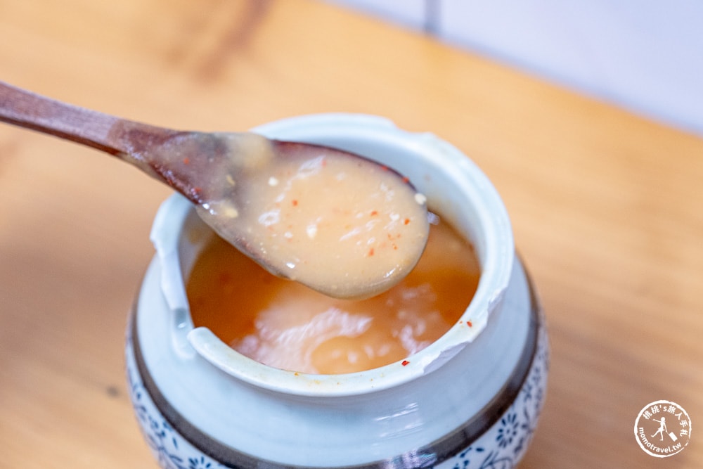 南投市美食|橋頭邊肉圓-在地50年老字號，大推加特製辣醬更美味(菜單價格.營業時間)