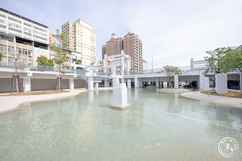 台南中西區景點|河樂廣場親水公園|白天晚上都好玩越夜越美麗~(交通停車.免費景點)