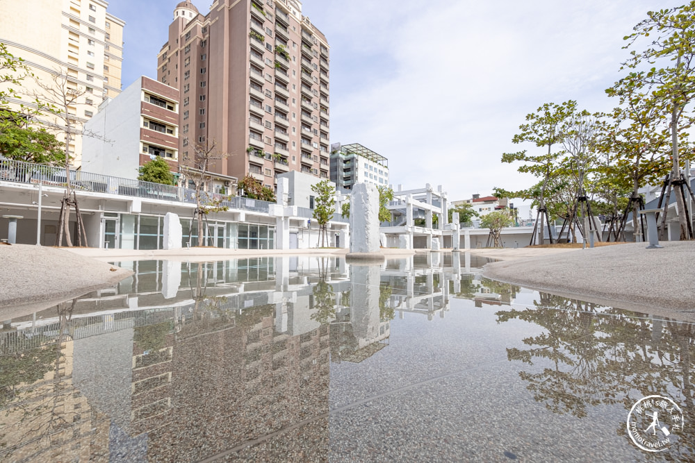台南中西區景點|河樂廣場親水公園|白天晚上都好玩越夜越美麗~(交通停車.免費景點)