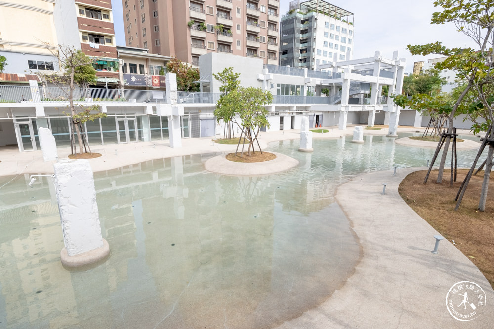 台南中西區景點|河樂廣場親水公園|白天晚上都好玩越夜越美麗~(交通停車.免費景點)