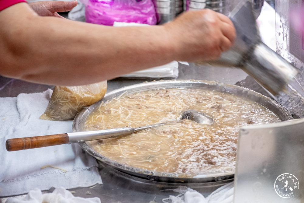 嘉義新港美食|新港生炒鴨肉羹|奉天宮前超人氣排隊名店|懂吃必加辣椒粉.五印醋(可外帶冷凍宅配.菜單價格)