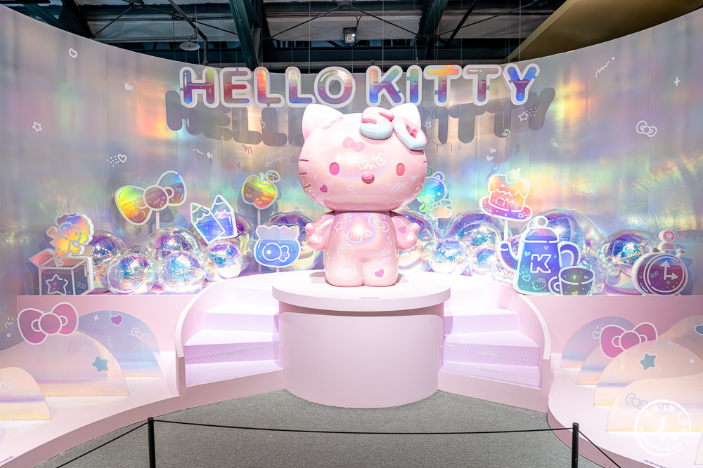 台北展覽|HELLO KITTY 50週年特展:與未來做朋友吧|衝破天花板!兩層樓高巨型Kitty 現身華山(展期.門票.周邊商品)