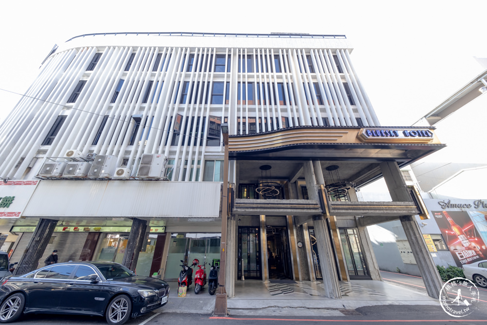 台中中區住宿|藍天飯店Blue Sky Hotel－華麗復古風承自1969年 (附早餐.評價.訂房.停車.交通)