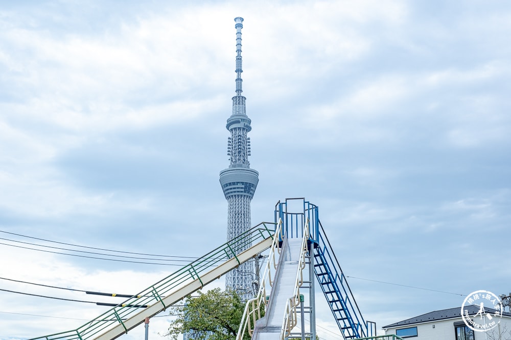 東京墨田區景點|京島南公園-登上超高溜滑梯與晴空塔同框-押上站周邊推薦