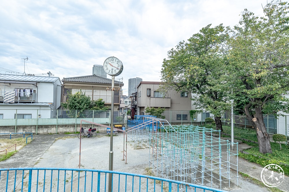 東京墨田區景點|京島南公園-登上超高溜滑梯與晴空塔同框-押上站周邊推薦