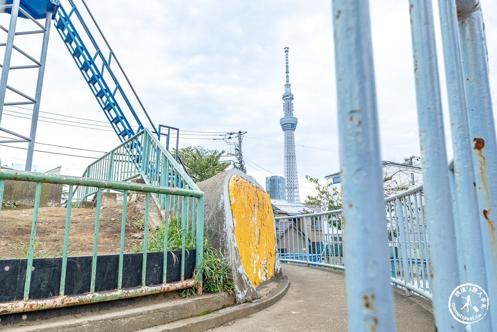 東京墨田區景點|京島南公園-登上超高溜滑梯與晴空塔同框-押上站周邊推薦