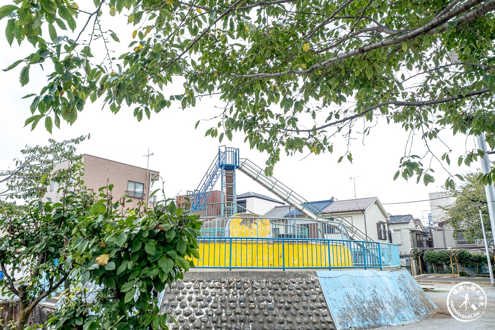 東京墨田區景點|京島南公園-登上超高溜滑梯與晴空塔同框-押上站周邊推薦