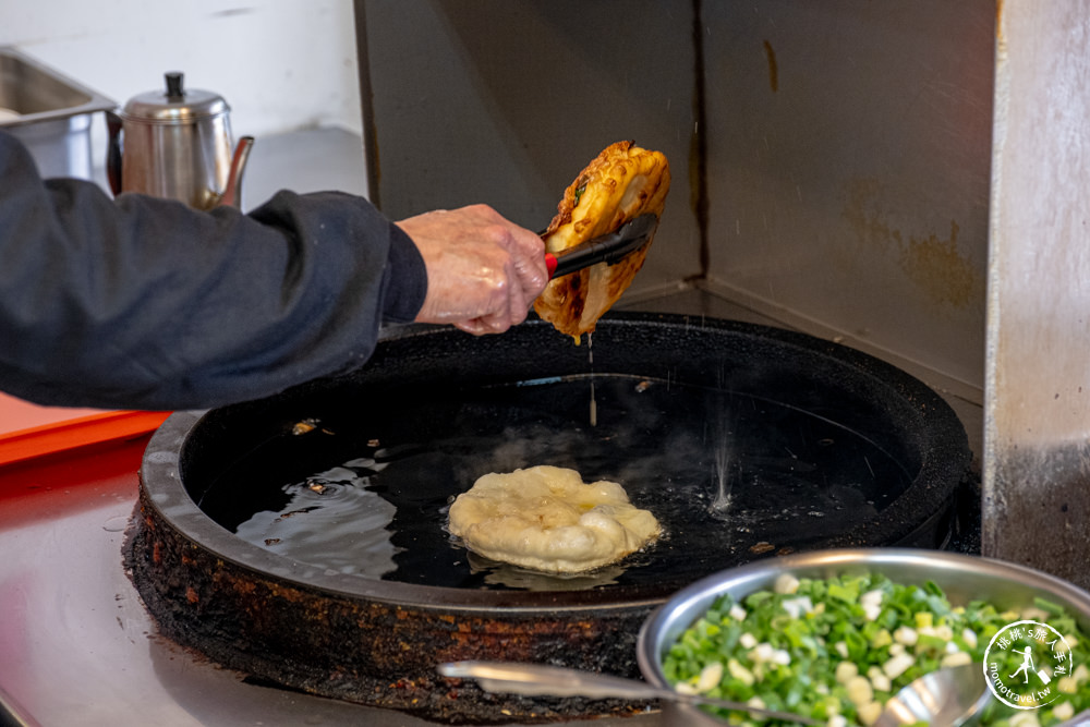 宜蘭礁溪美食|龍潭日香炸蛋蔥油餅|在地美食名店推薦－來挑戰中辣以上朝天椒夠味！