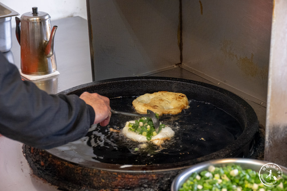 宜蘭礁溪美食|龍潭日香炸蛋蔥油餅|在地美食名店推薦－來挑戰中辣以上朝天椒夠味！