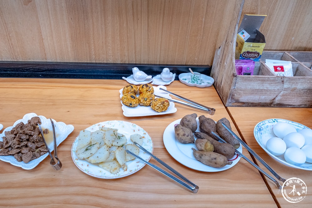 南投清境住宿|麋鹿遇見松鼠-發現山中的精靈小屋|房內有景觀陽台(房型價格.入住心得)