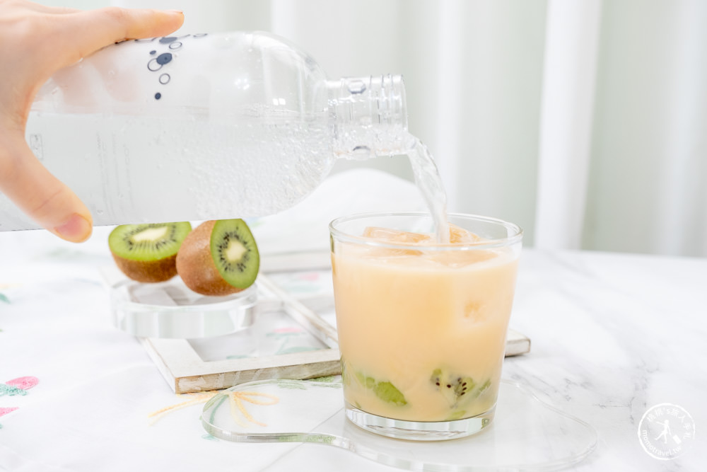 鍋寶氣泡水機團購|可直接打果汁.酒.茶.運動飲料|萬用的氣泡水機SODAMASTER+ 好評開箱!!