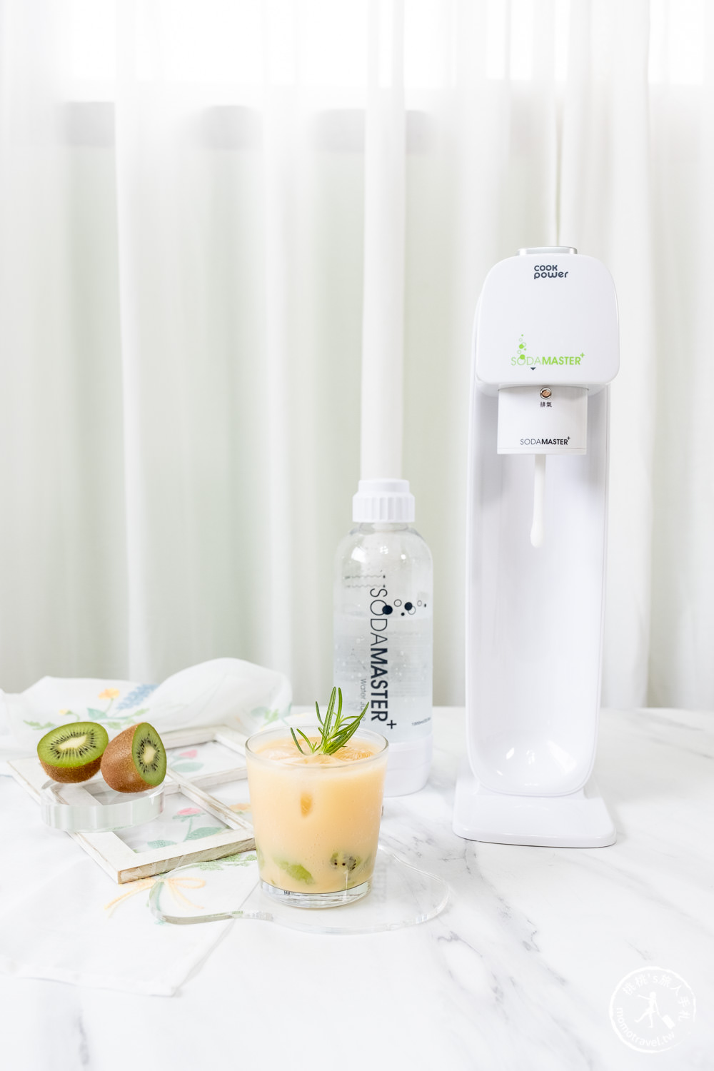 鍋寶氣泡水機團購|可直接打果汁.酒.茶.運動飲料|萬用的氣泡水機SODAMASTER+ 好評開箱!!
