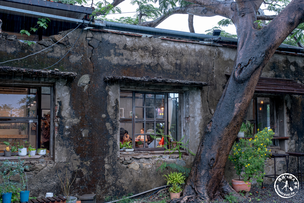 屏東恆春美食|樹夏飲事-廢墟老宅文青玻璃屋咖啡廳-墾丁避暑冷氣餐廳．室內雨天備案推薦(菜單價格.營業時間)