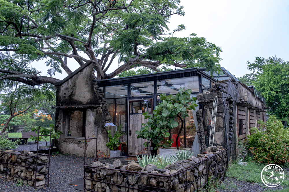 屏東恆春美食|樹夏飲事-廢墟老宅文青玻璃屋咖啡廳-墾丁避暑冷氣餐廳．室內雨天備案推薦(菜單價格.營業時間)