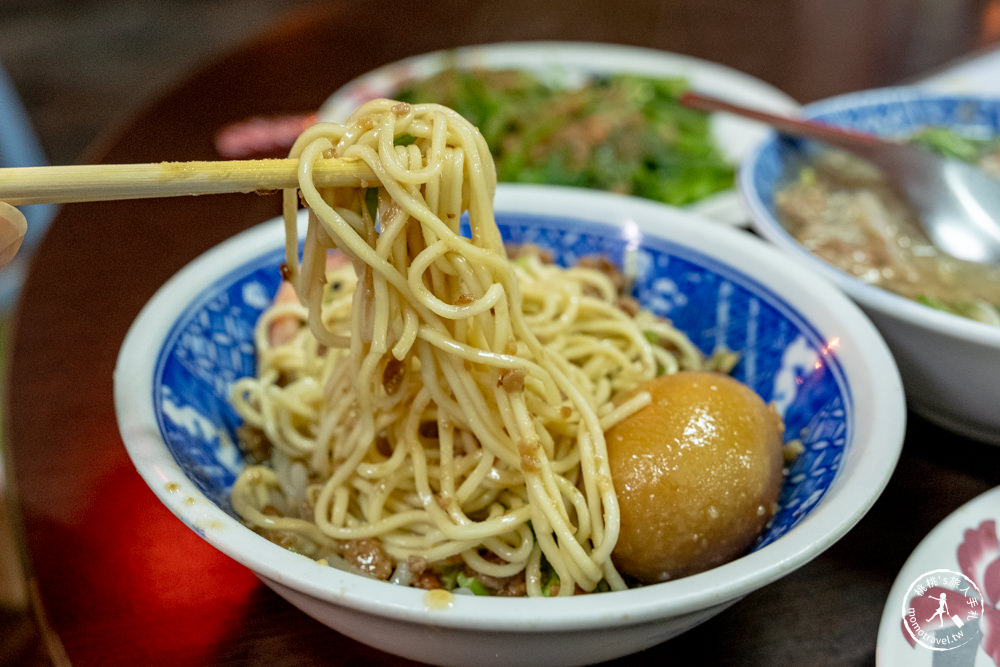 台南中西區美食|小公園擔仔麵|70年西門圓環老店|台南米其林必比登推薦(菜單價格.營業時間)