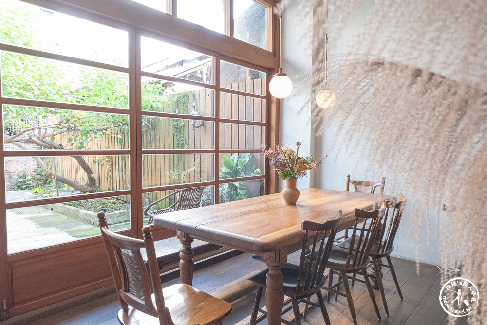 嘉義西區美食|霜空珈琲-老宅改造的療癒系空間，享受午後陽光與質感甜點(營業時間.菜單價格)