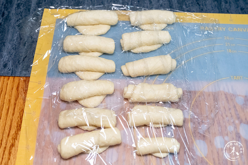 桃桃簡單料理-麵包食譜》古早蜂蜜小麵包│脆底鬆軟.層層剝開的好吃做法