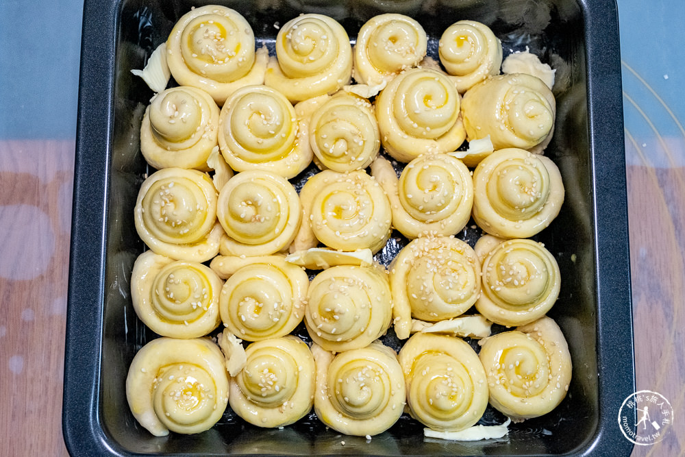 桃桃簡單料理-麵包食譜》古早蜂蜜小麵包│脆底鬆軟.層層剝開的好吃做法