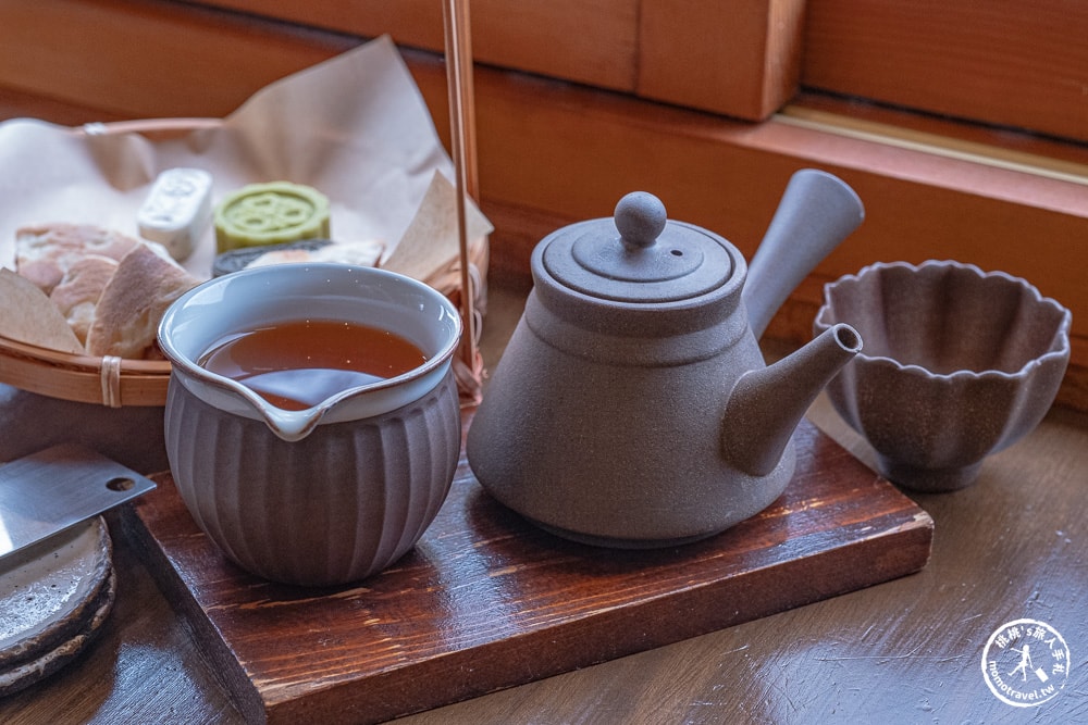 南投魚池美食|日月潭 湖の怪物咖啡|發現隱藏版日式+紅龜粿特色點心 (菜單價格.營業時間)