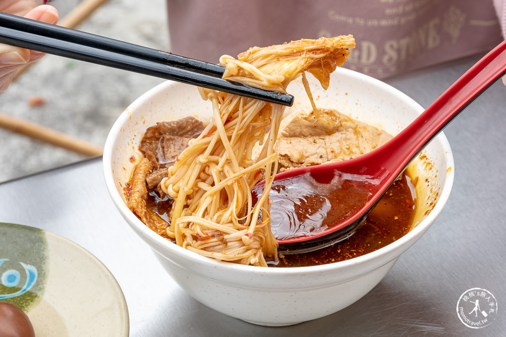 苗栗通霄美食|廟口阿嬷臭豆腐|金黃酥脆臭豆腐.塞滿酸菜+泡菜.最在地吃法!!!