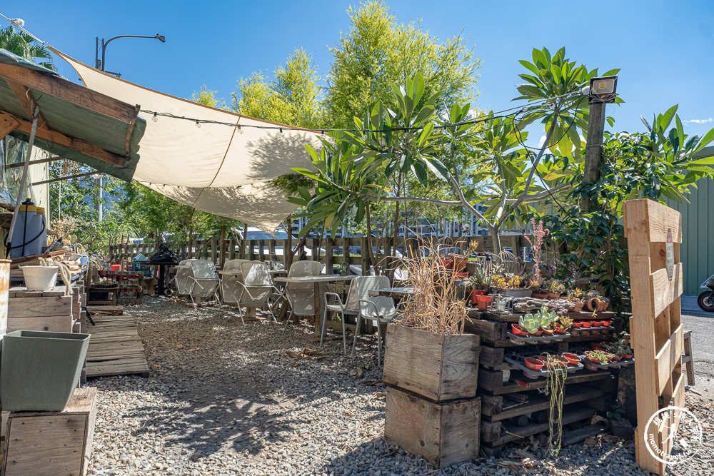 桃園龍潭美食|茉莉花園cafe-被綠色植物環繞的手作木屋咖啡館推薦(營業時間.菜單價格)