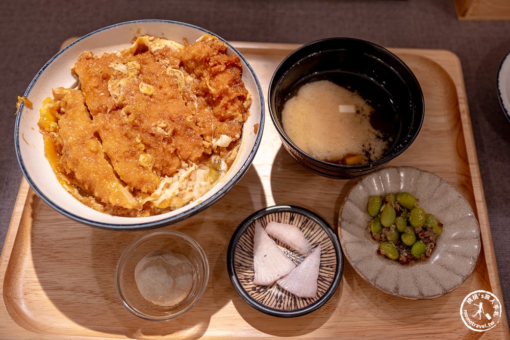 新北板橋美食|KATSU鑫 熟成豬排蓋飯 板橋店|推薦選半熟蛋拌飯才對味(菜單價格.營業時間)