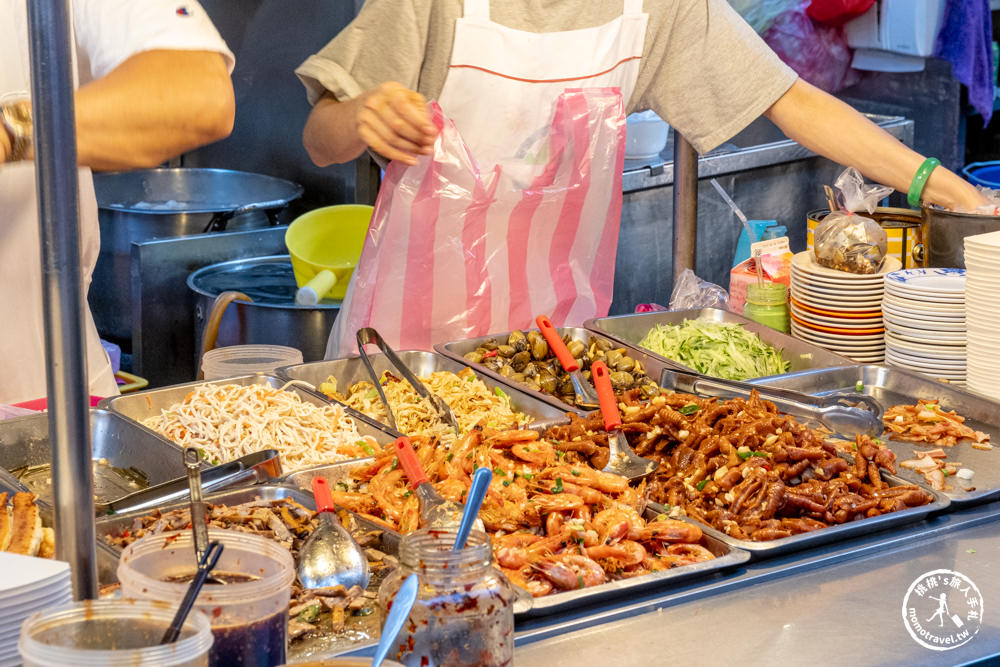 基隆市區美食|基隆廟口夜市必吃！北平鍋貼水餃：酥脆細長鍋貼+爆滿料酸辣湯(菜單價格.營業時間)