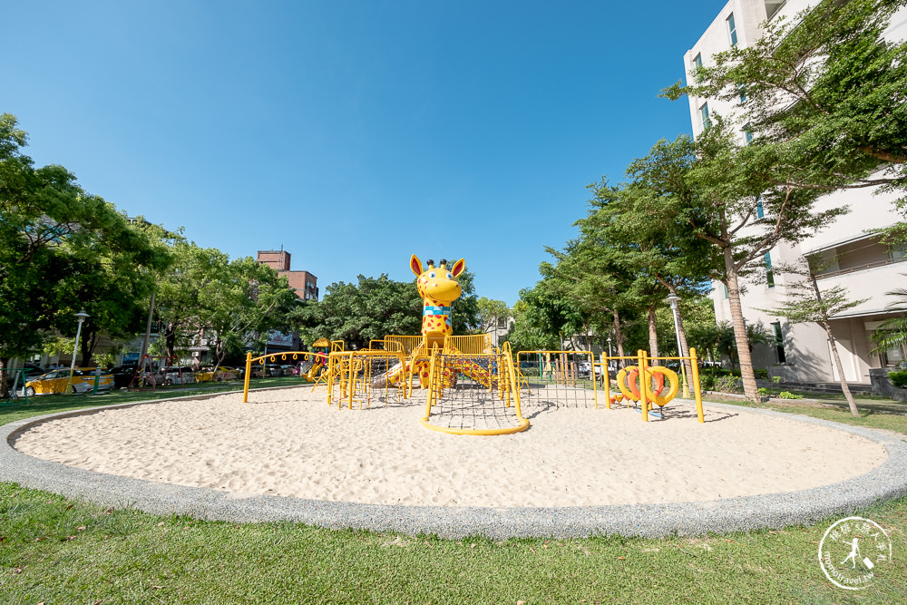 花蓮市區景點|長頸鹿親子公園|特色長頸鹿溜滑梯.白色大沙池.U型攀爬網架.野餐大草地 推薦放電必來!!