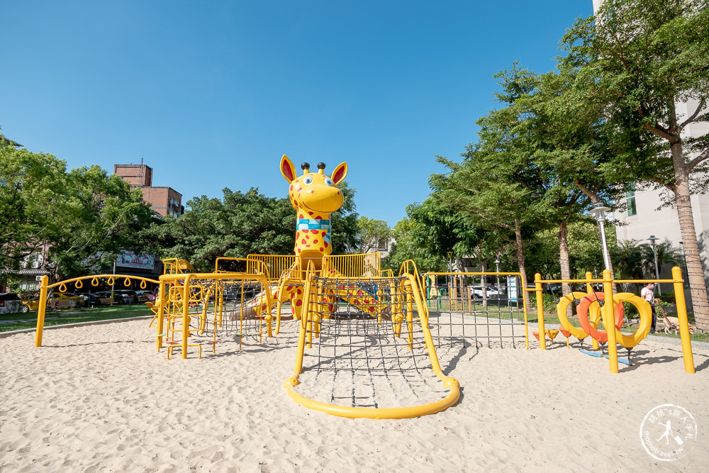 花蓮市區景點|長頸鹿親子公園|特色長頸鹿溜滑梯.白色大沙池.U型攀爬網架.野餐大草地 推薦放電必來!!