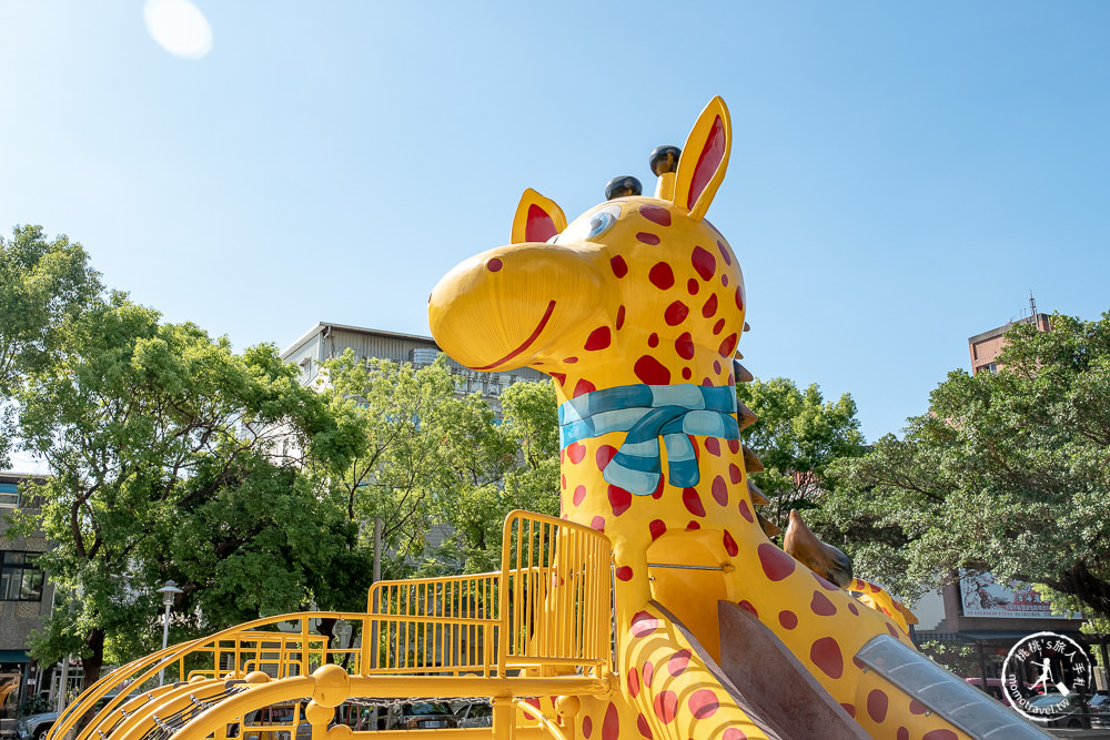 花蓮市區景點|長頸鹿親子公園|特色長頸鹿溜滑梯.白色大沙池.U型攀爬網架.野餐大草地 推薦放電必來!!