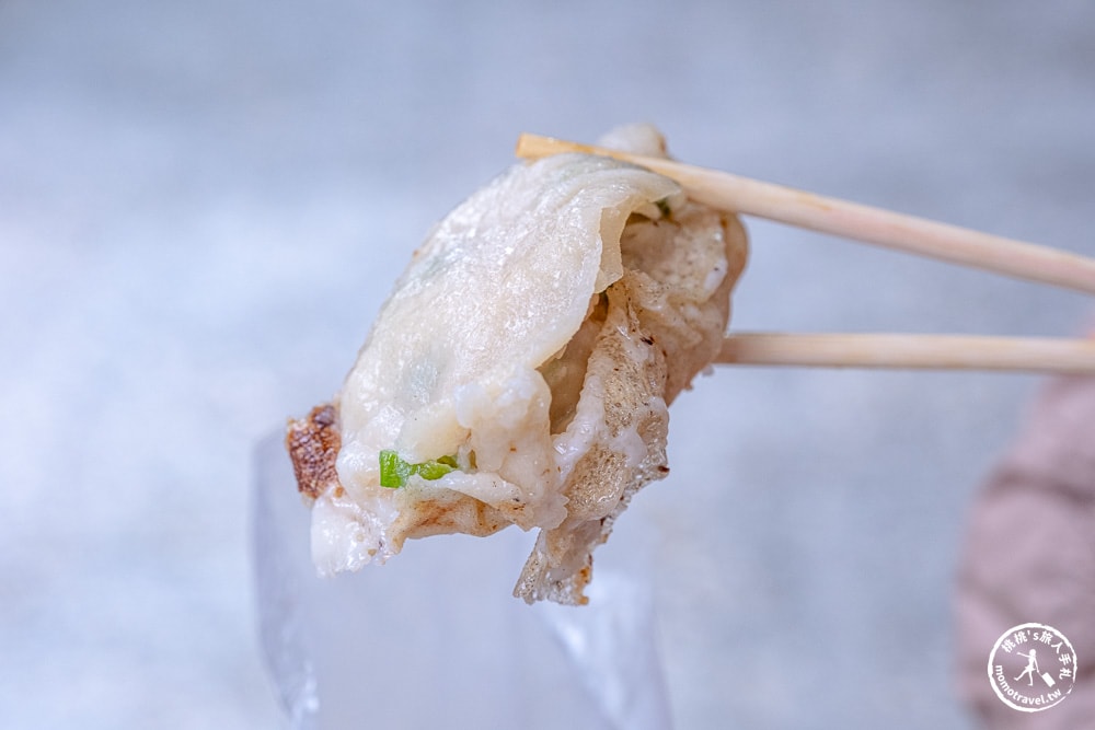 宜蘭市美食|城隍煎餃-70年老字號城隍早餐回來了|煎餃.蛋餅.杏仁茶 就這古早味!!!(菜單價格.營業時間)
