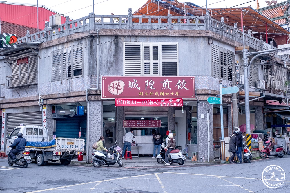 宜蘭市美食|城隍煎餃-70年老字號城隍早餐回來了|煎餃.蛋餅.杏仁茶 就這古早味!!!(菜單價格.營業時間)