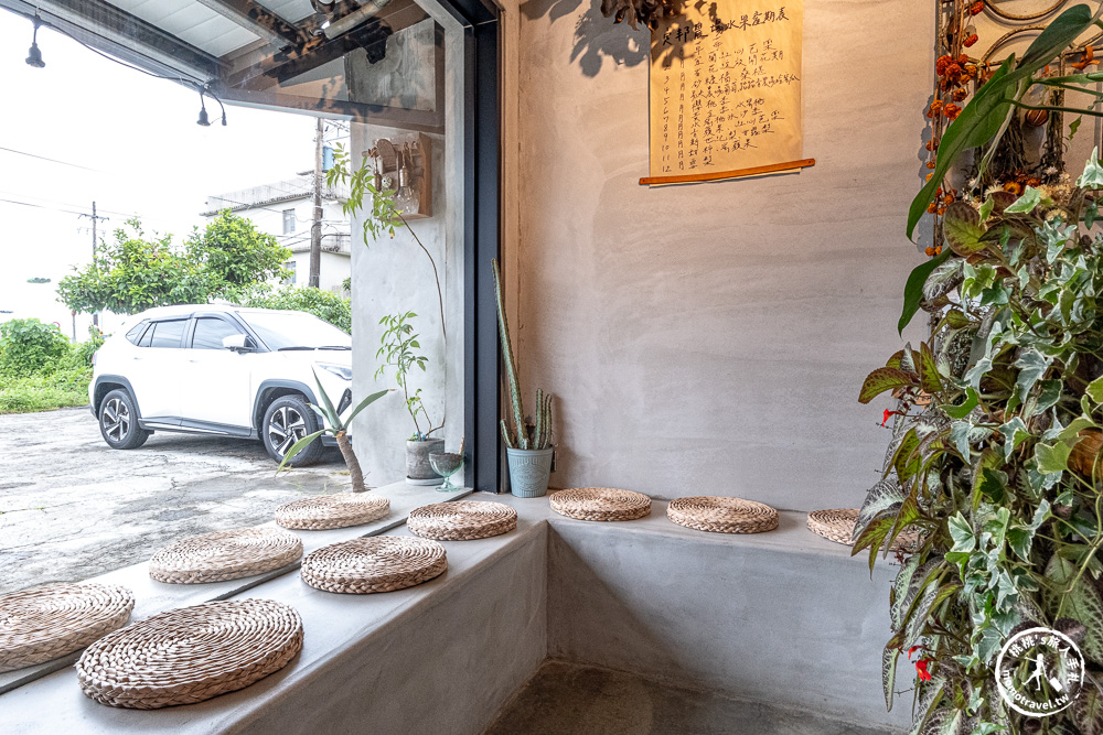 宜蘭礁溪美食|定邦咖啡-百年三合院老宅文青咖啡廳，夏日限定水蜜桃冰沙必點推薦(菜單價格.營業時間)