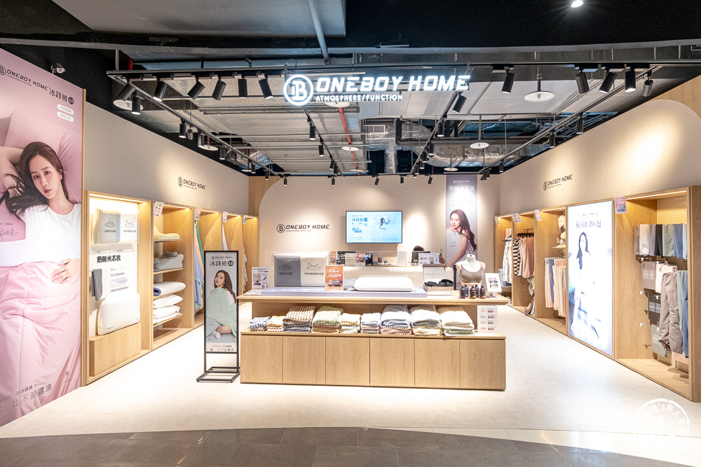 不知道去哪，那就去大江！桃園最好逛的商場，2025年最具話題的年輕人一條街！全桃最美打卡mall 室內聖誕車站、聖誕市集 就在大江購物中心！