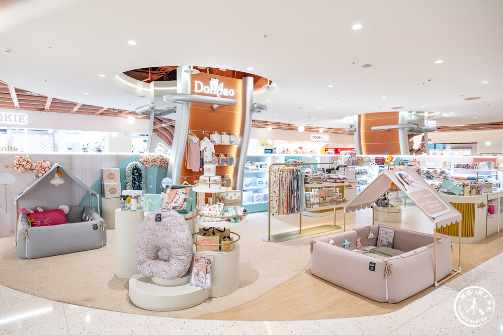 不知道去哪，那就去大江！桃園最好逛的商場，2025年最具話題的年輕人一條街！全桃最美打卡mall 室內聖誕車站、聖誕市集 就在大江購物中心！