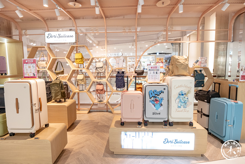 不知道去哪，那就去大江！桃園最好逛的商場，2025年最具話題的年輕人一條街！全桃最美打卡mall 室內聖誕車站、聖誕市集 就在大江購物中心！