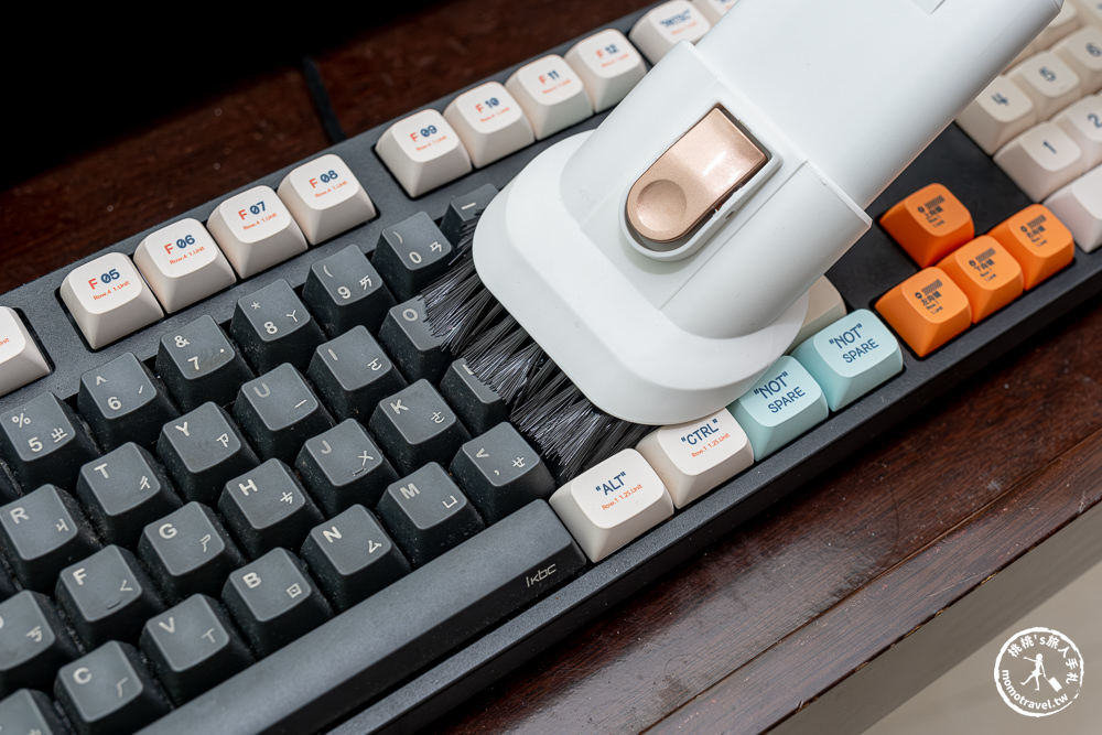 SANSUI山水．輕量濕拖無線吸塵器．吸塵濕拖除螨全包辦．雙電池60分續航有力．一鍵倒塵不髒手！