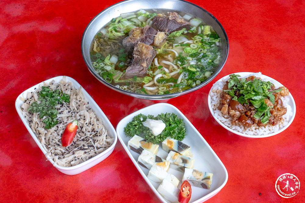 花蓮鳳林美食|孫叔叔牛骨牛肉麵|清爽頭頭肉大塊.加碼推薦滷肉飯(菜單價格.營業時間)