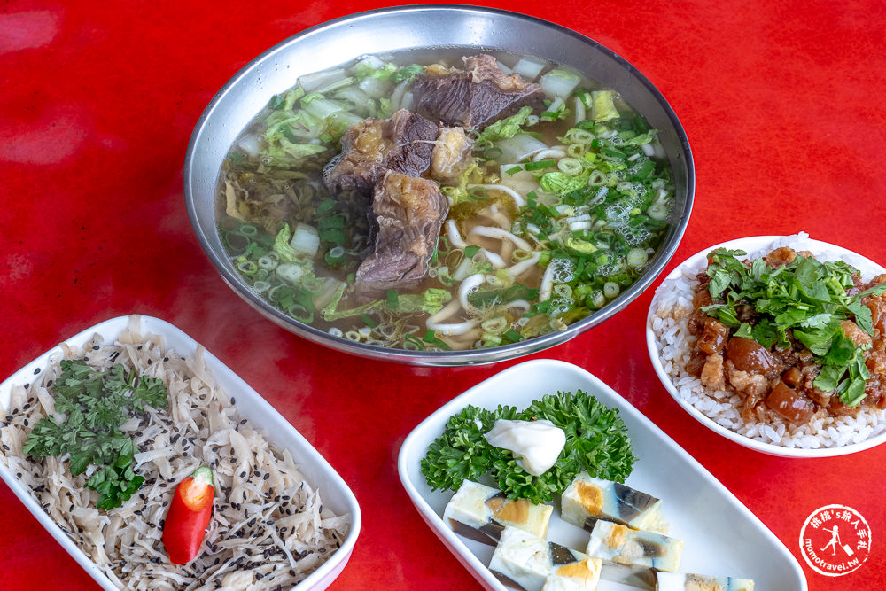 花蓮鳳林美食|孫叔叔牛骨牛肉麵|清爽頭頭肉大塊.加碼推薦滷肉飯(菜單價格.營業時間)