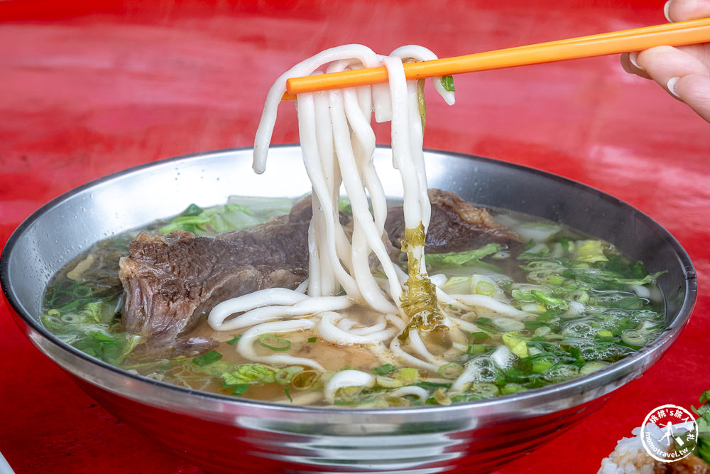 花蓮鳳林美食|孫叔叔牛骨牛肉麵|清爽頭頭肉大塊.加碼推薦滷肉飯(菜單價格.營業時間)