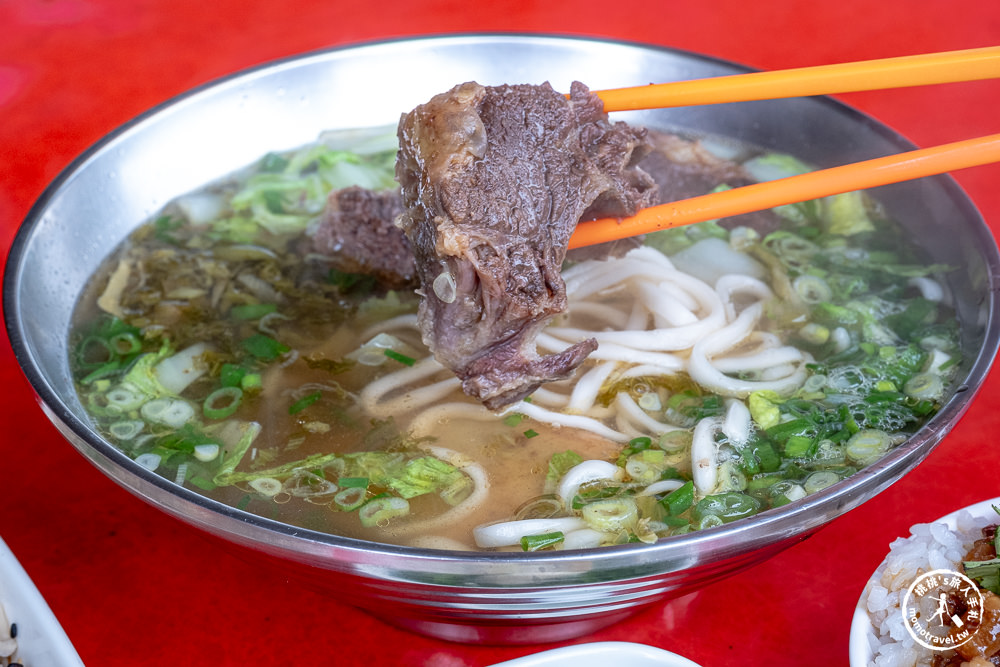 花蓮鳳林美食|孫叔叔牛骨牛肉麵|清爽頭頭肉大塊.加碼推薦滷肉飯(菜單價格.營業時間)