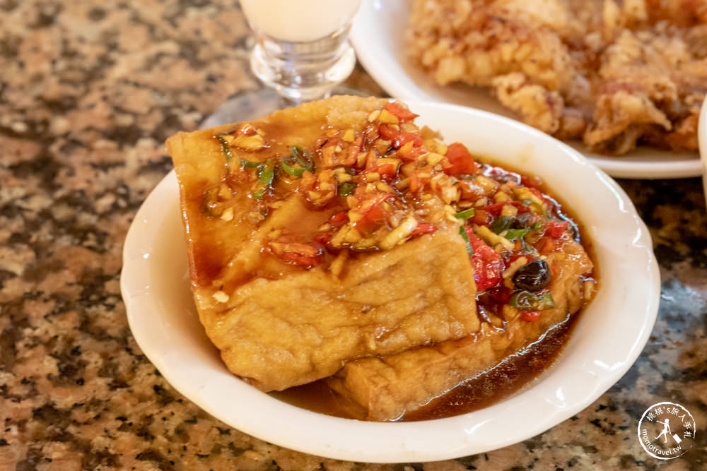 台北市中正區美食|東一排骨總店|復古懷舊西餐廳夜總會，一秒回到西門町黃金70年代 (附菜單價格)