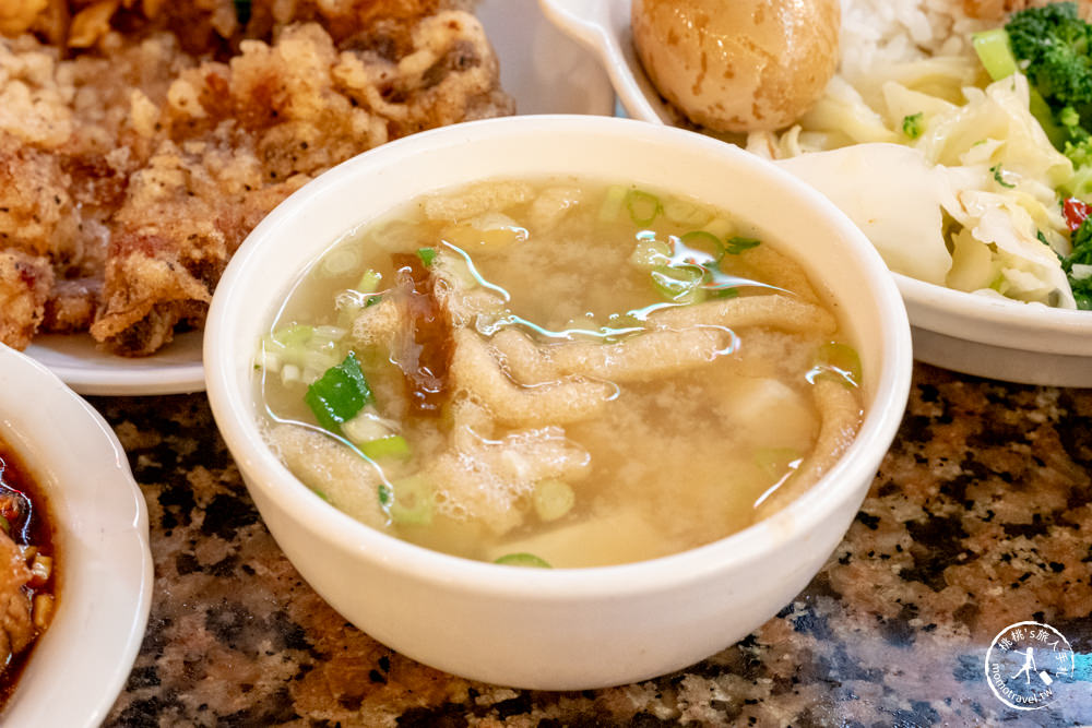 台北市中正區美食|東一排骨總店|復古懷舊西餐廳夜總會，一秒回到西門町黃金70年代 (附菜單價格)