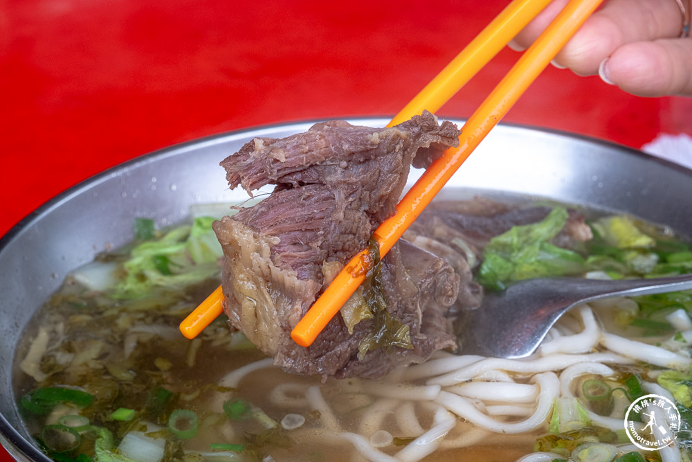花蓮鳳林美食|孫叔叔牛骨牛肉麵|清爽頭頭肉大塊.加碼推薦滷肉飯(菜單價格.營業時間)